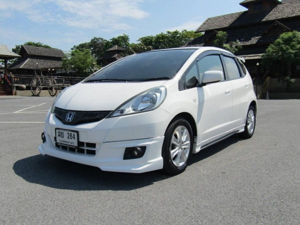 HONDA​ JAZZ 1.5 V i-VTEC  AUTO​ เบนซิน​ สภาพนางฟ้า​